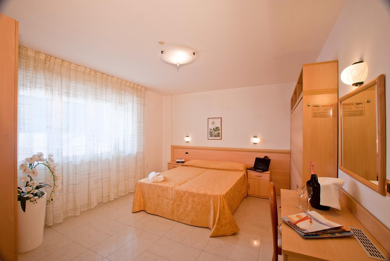 Hotel Jonni Sottomarina Esterno foto